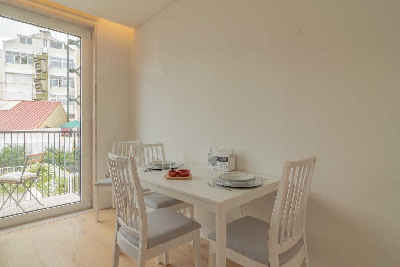 Bright 1 Bdr W/ Pool View By Lovelystay