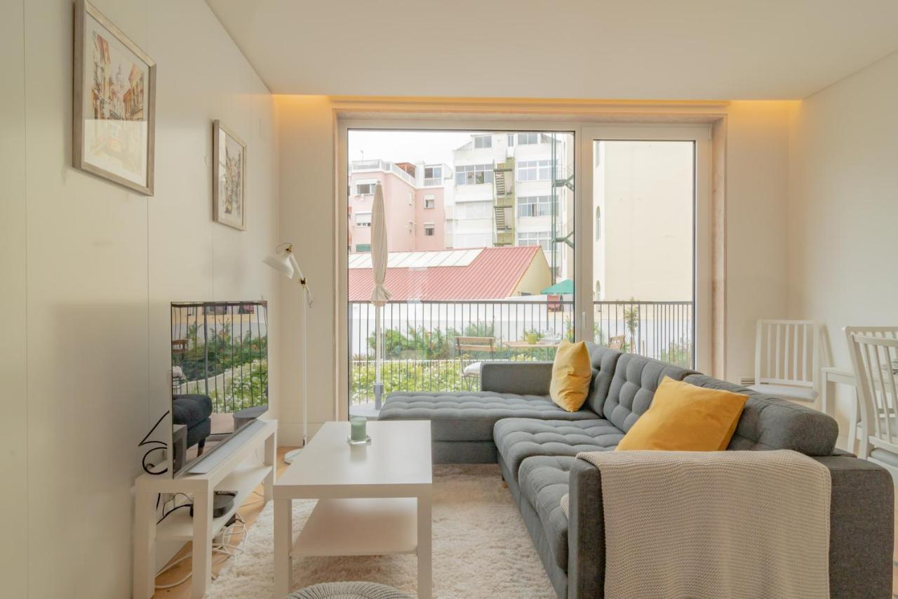 Bright 1 Bdr W/ Pool View By Lovelystay *