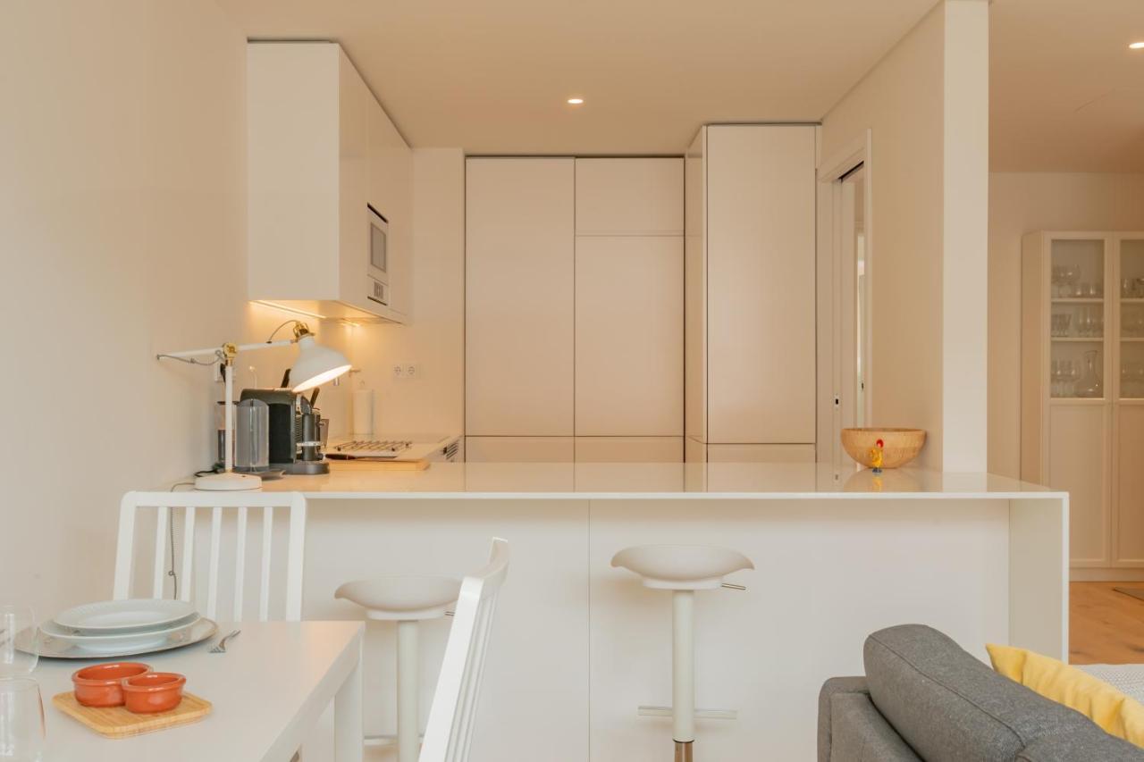 Bright 1 Bdr W/ Pool View By Lovelystay *
